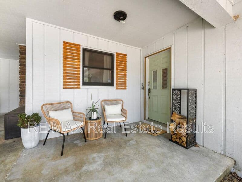 Bella Vista House: 13 Cumbrian Dr