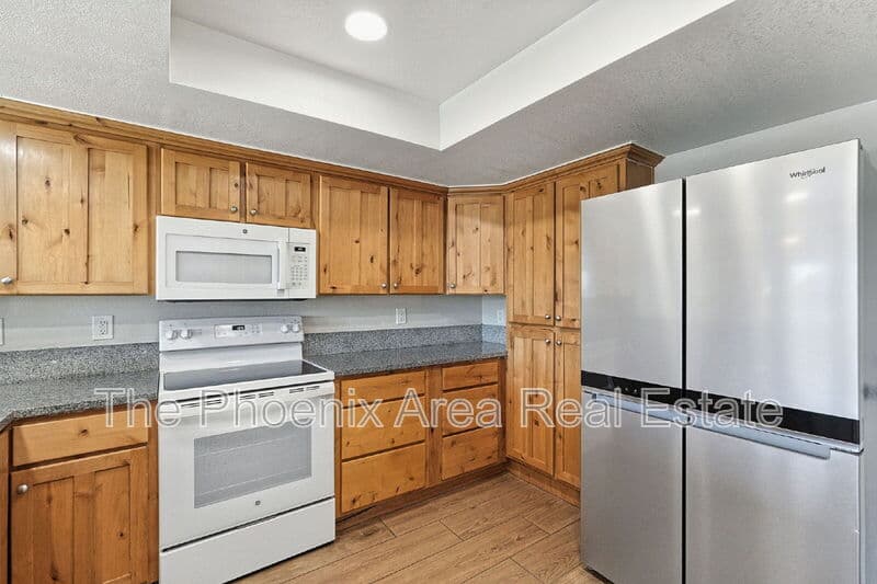 Chandler House: 1115 W Estrella Dr