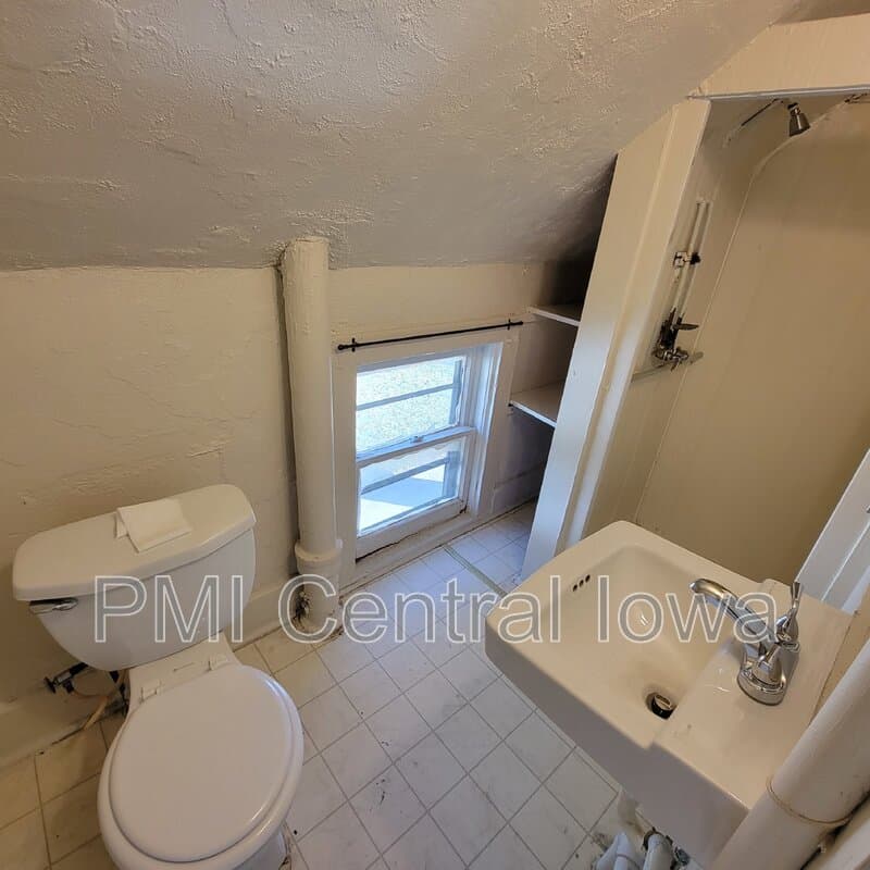 Des Moines Condo: 2220 E Walnut St