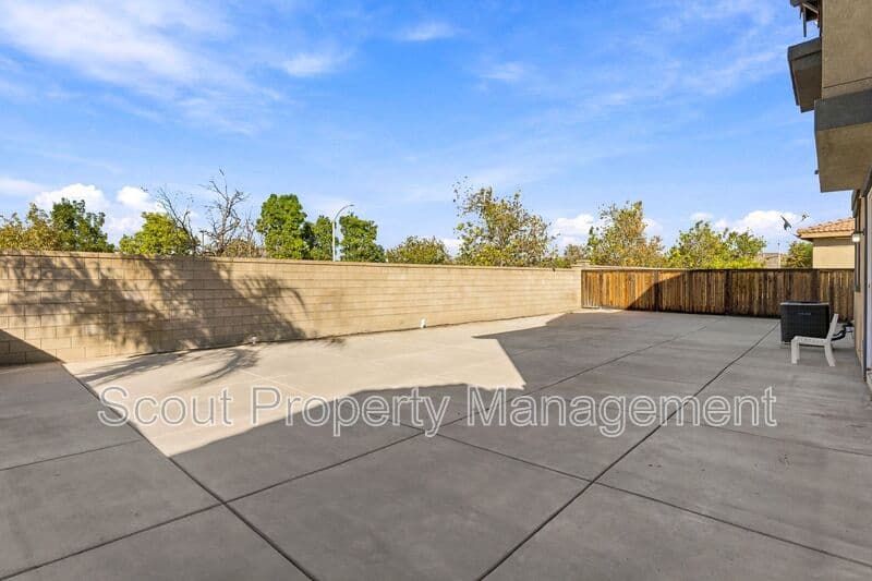 Menifee House: 29128 Rockledge Drive