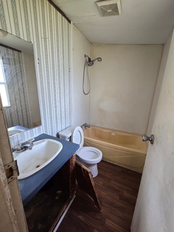 Fayetteville House: 2502 Cattail Cir