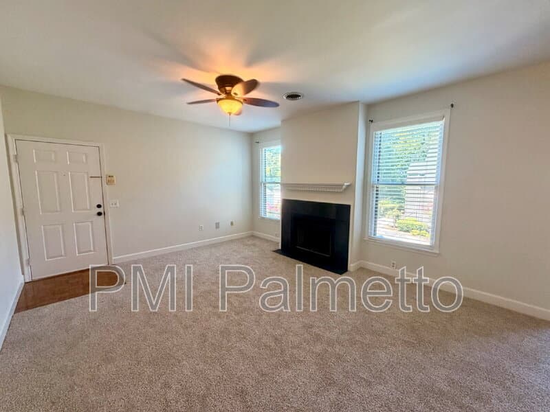 Columbia House: 3923 West Buchanan Drive