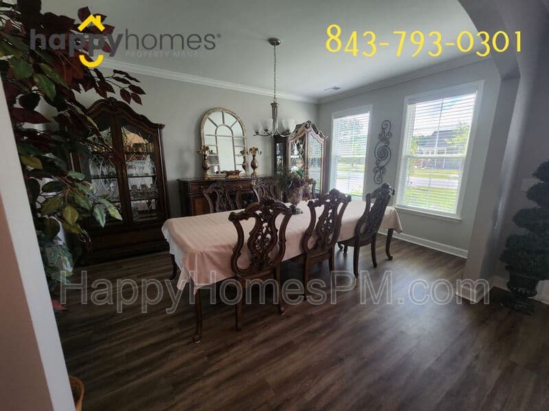 Summerville House: 123 Rouen Lane