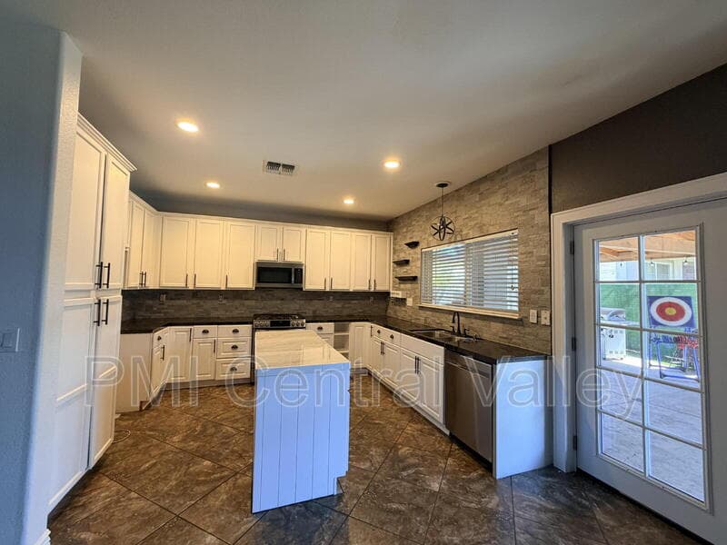 Lathrop House: 108 Hornfels Ave