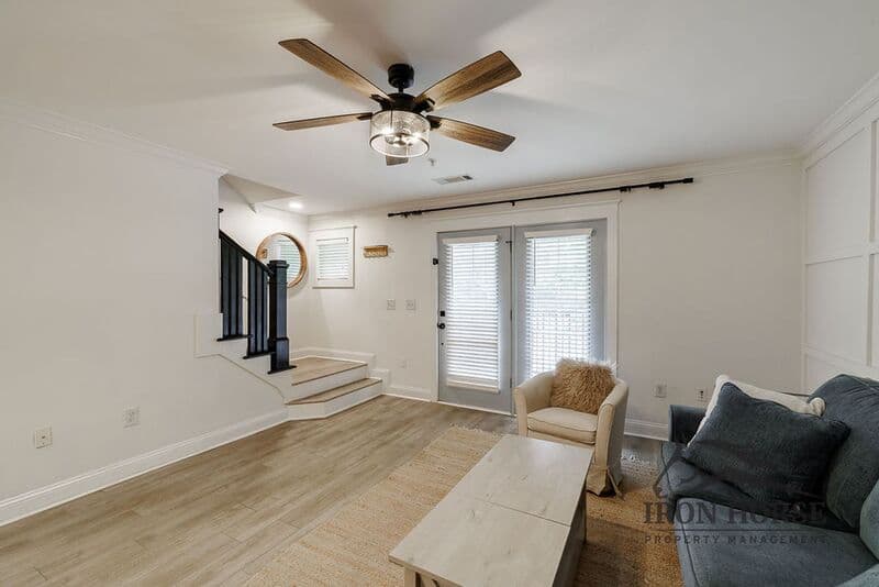 Athens House: 1035 BARNETT SHOALS RD