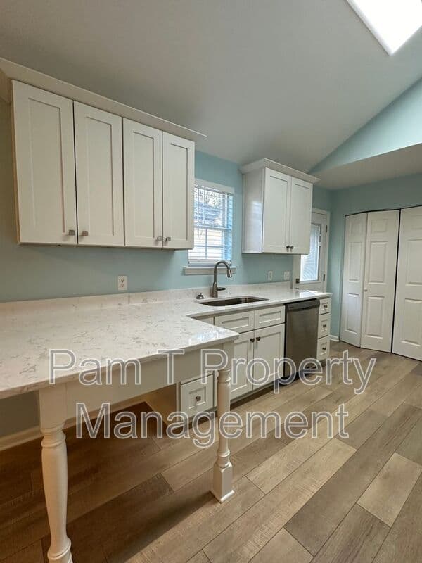 Savannah House: 2311 Tennessee Ave