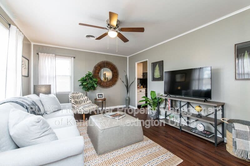 Lexington House: 317 Mockingbird Lane