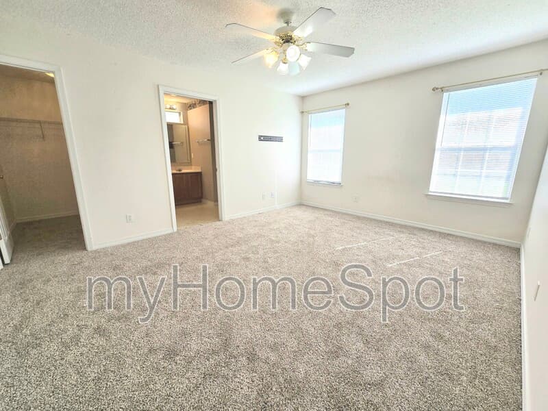 Pensacola House: 2497 Redoubt Ave