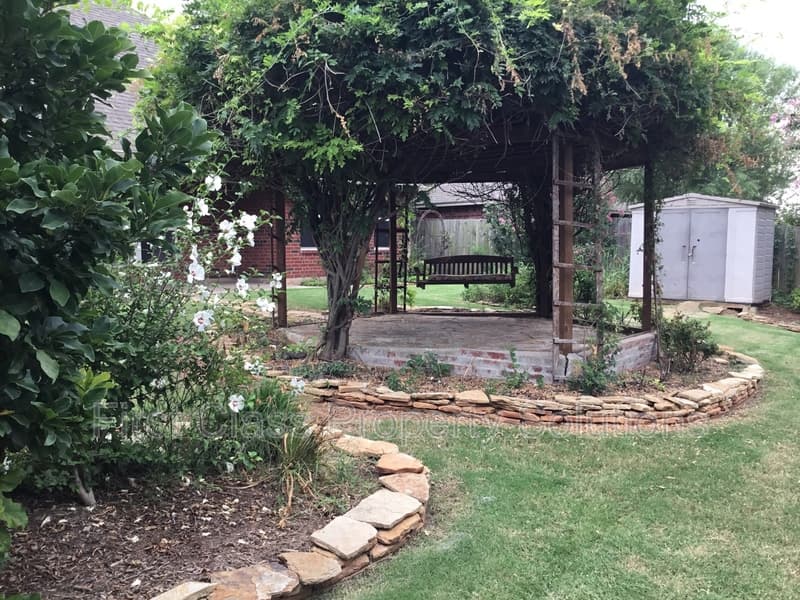 Moore House: 917 Renita Way