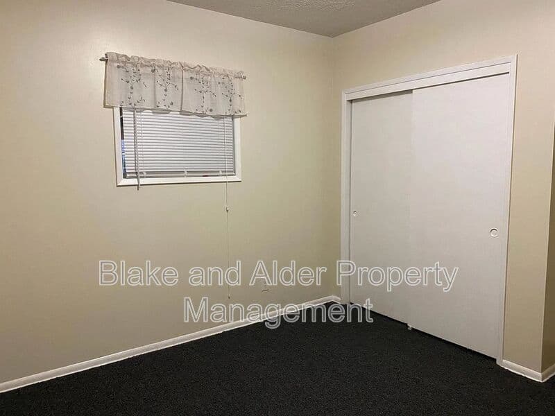 Milwaukie House: 11112 SE Home Ave