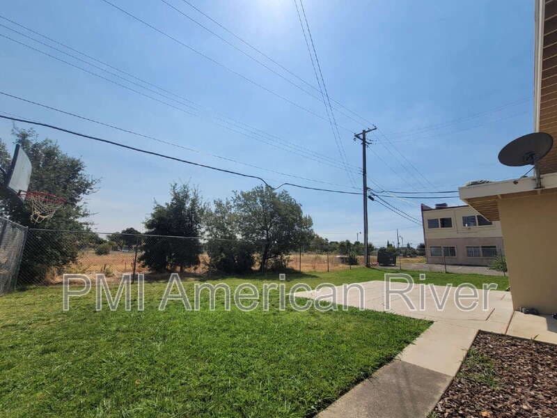 Sacramento House: 7147 Bacchini Avenue