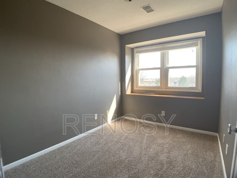 Des Moines House: 5172 NE 6th Ct