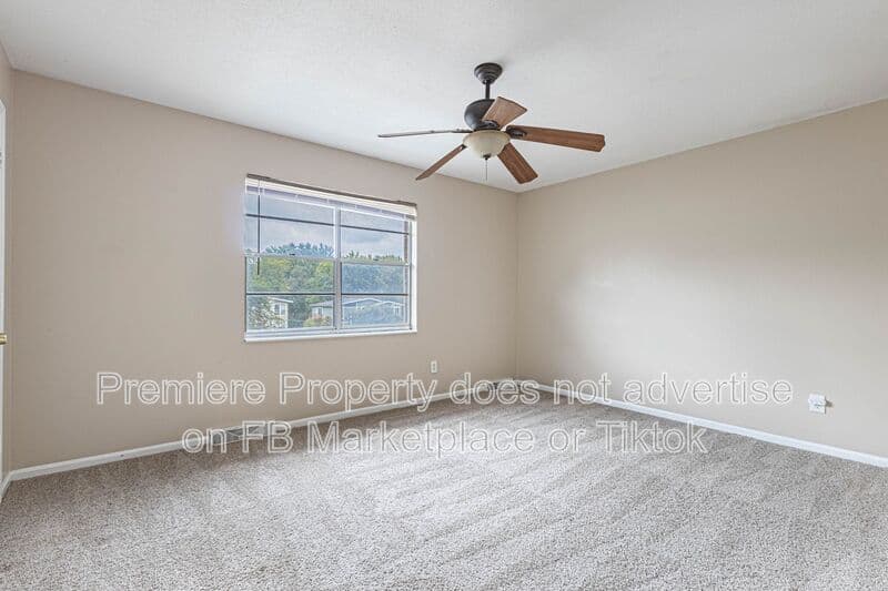 Merriam Townhome: 8722 W 70th St