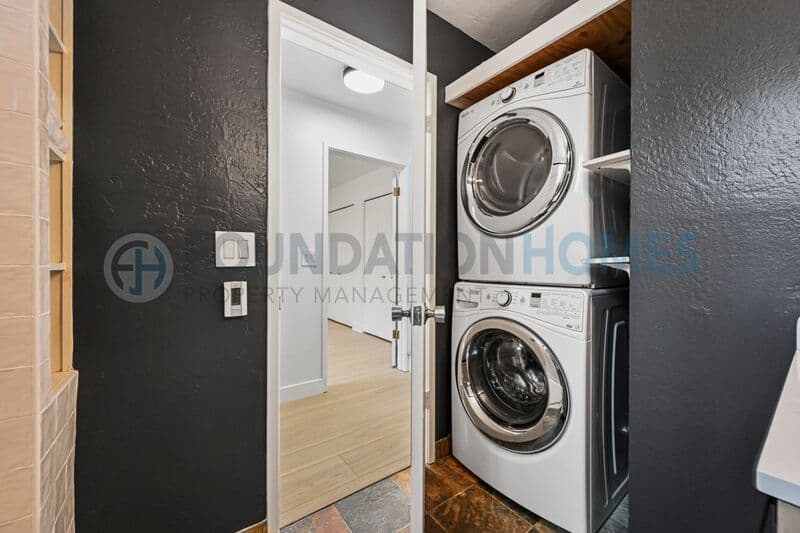 Mill Valley Condo: 232 Miller Ave.