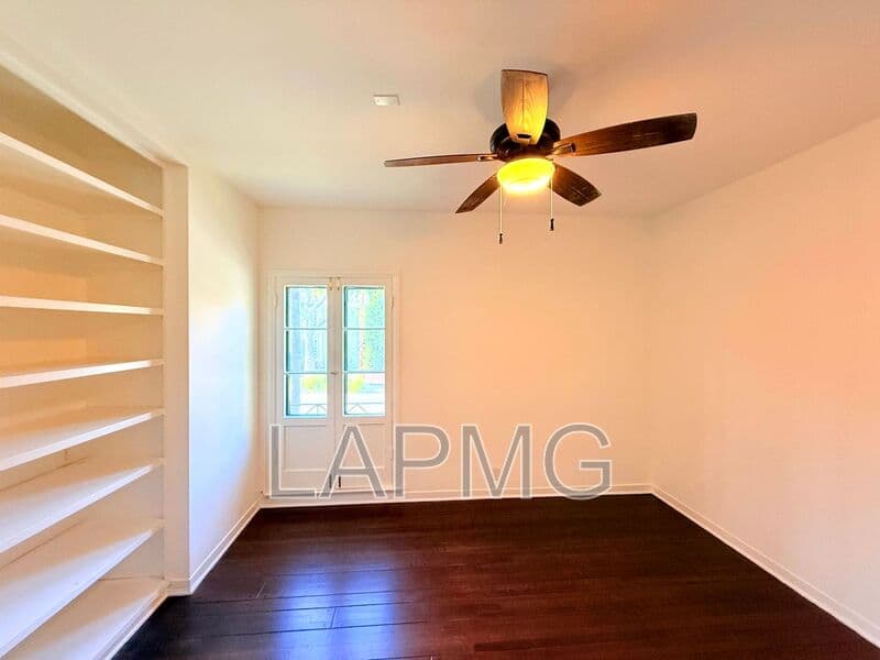Los Angeles House: 7660 Hollywood Boulevard
