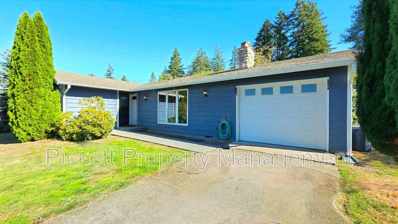 Port Orchard House: 2977 Hoover Ave SE
