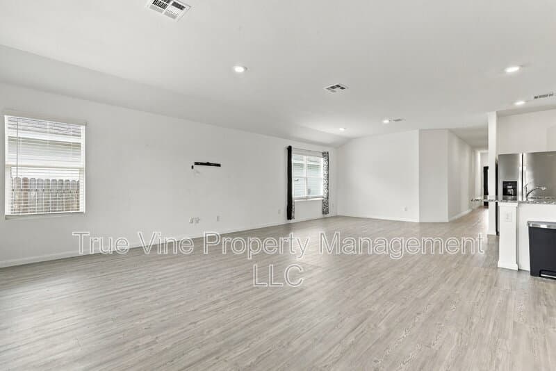 San Antonio House: 14011 Southton Basin