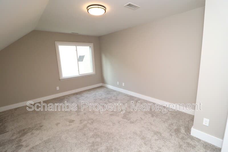 Cary House: 106 Kensbury Cir