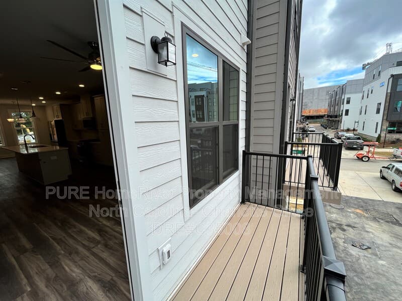 Charlotte House: 611 W Tremont Ave