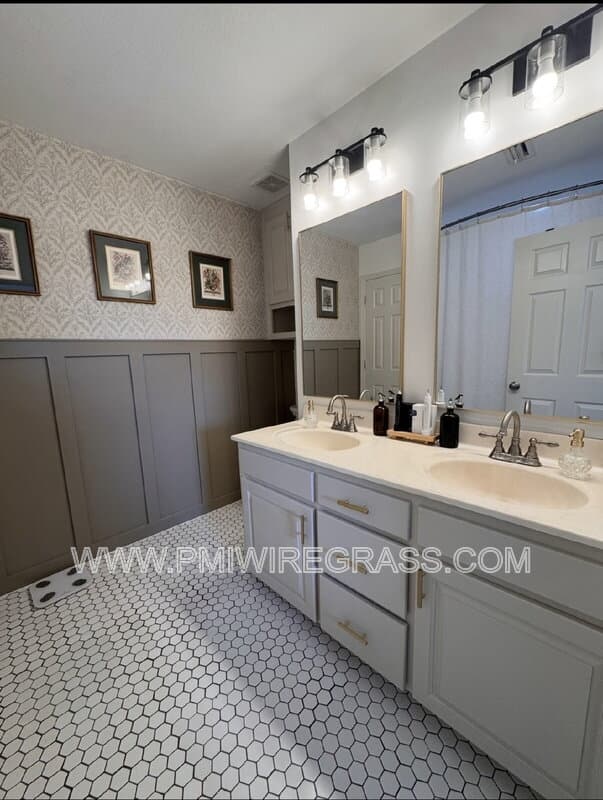 Dothan House: 112 Scarlet oaks Ct