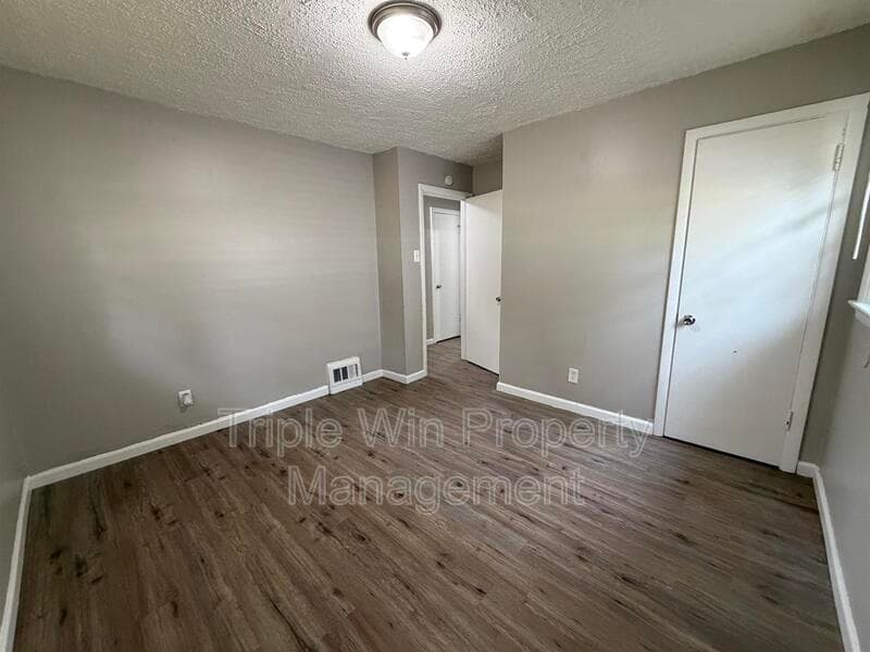 Saint Louis House: 1113 Highmont Dr