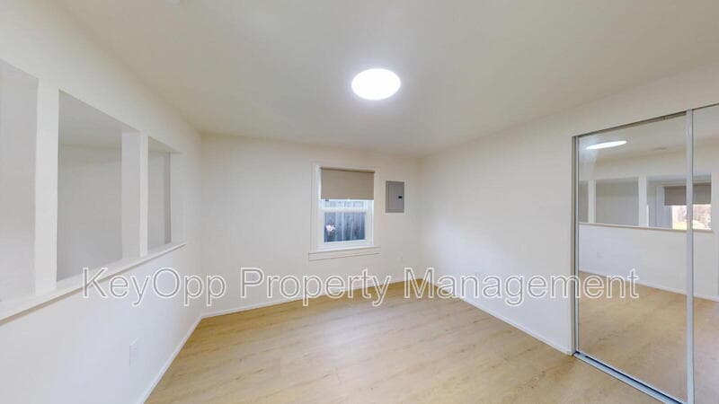 Redwood City Condo: 150 Nottingham Avenue