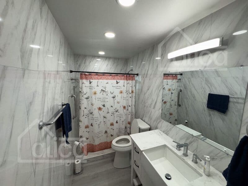 Palmetto House: 244 9th St W