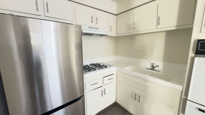 Glendora House: 325 N Glendora Ave
