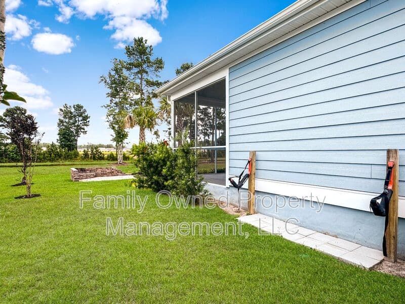 Summerville House: 128 Whaler Ave