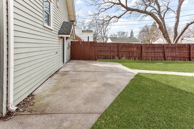 Royal Oak House: 214 West Twelve Mile Road
