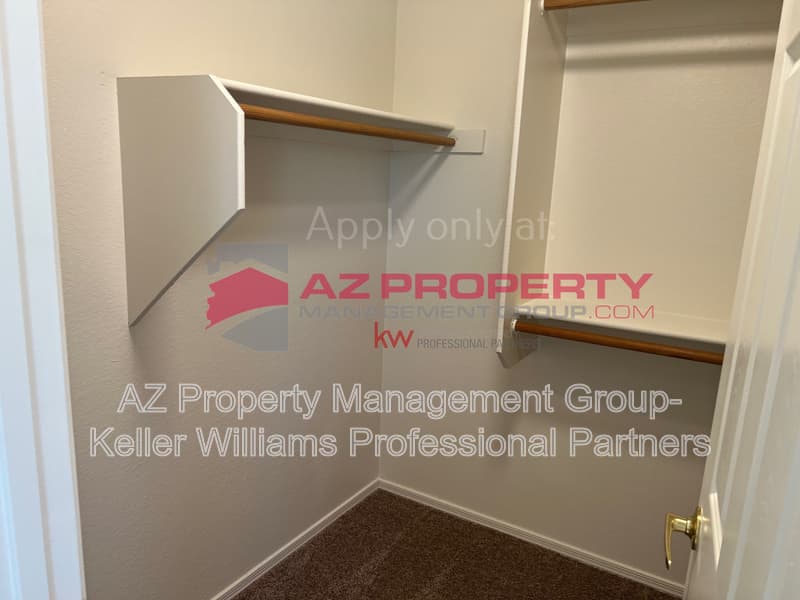 Glendale House: 4838 W Kerry Ln