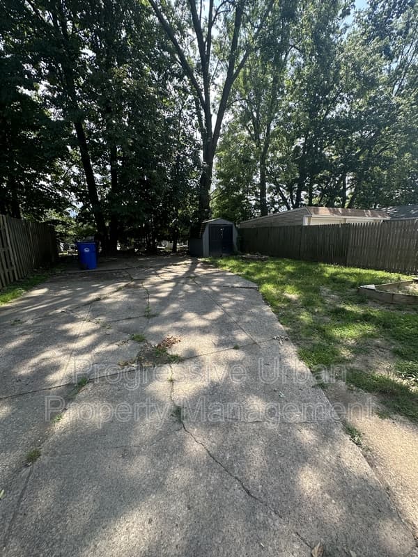 Cleveland Condo: 4609 Behrwald Avenue - Upstairs