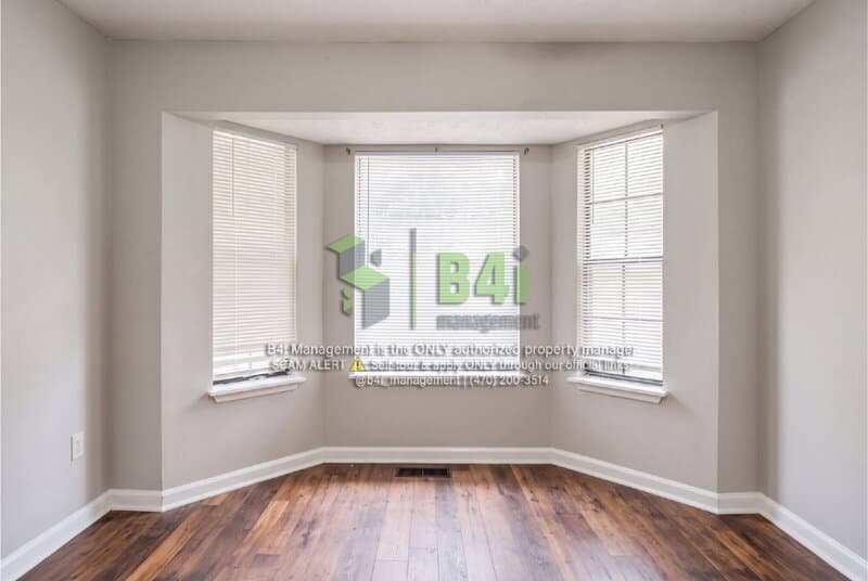 Douglasville House: 6861 S Lakewood Terrace