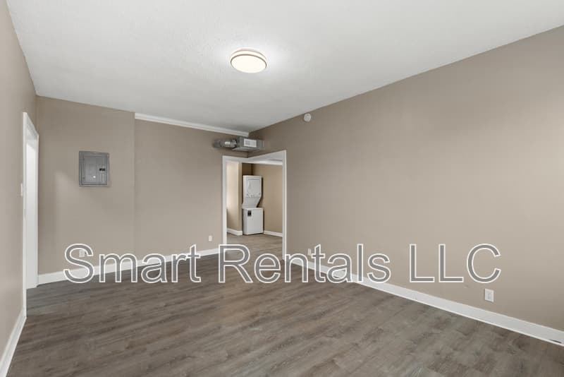 St. Louis Condo: 4209 Ellenwood Avenue - 202