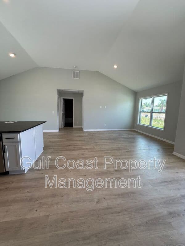 North Port House: 3294 West Price Blvd