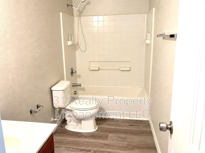 Grand Prairie House: 2011 Limestone Dr