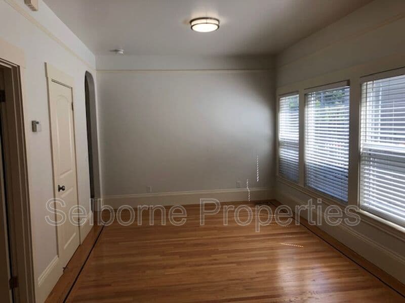 Oakland House: 937 International Blvd