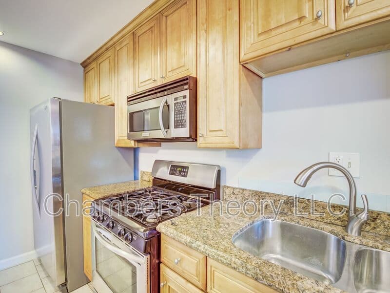 Washington House: 1417 Downing St NE