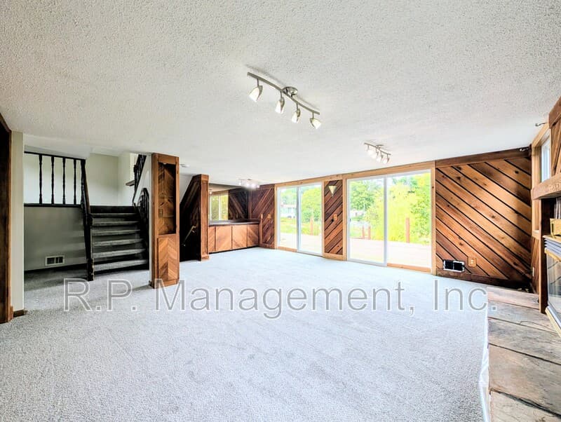 Brooklyn Park House: 7216 79th Ave N