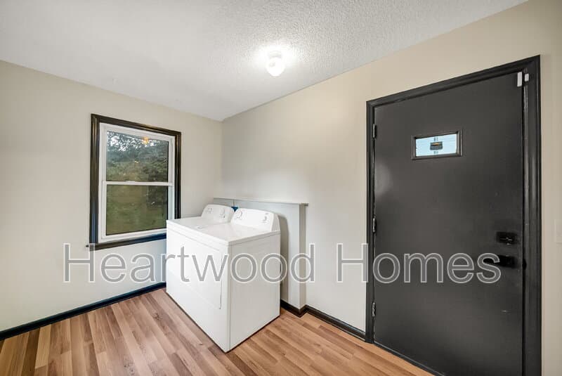 Columbia Condo: 1911 Cermack St