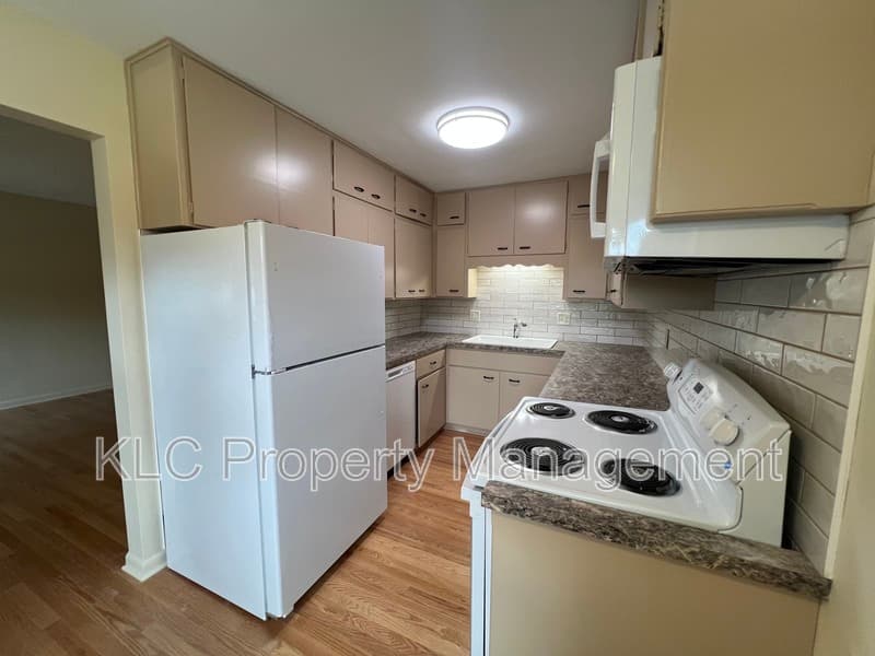 Clive House: 1691 NW 85th St - Apt 2