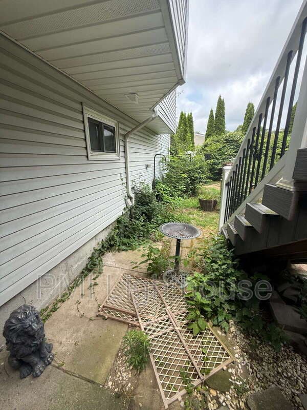 Ronkonkoma House: 2077 Feuereisen Ave