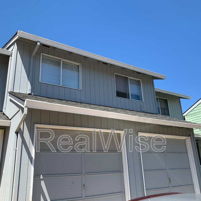 Hillsboro House: 2933 SE 38th Court