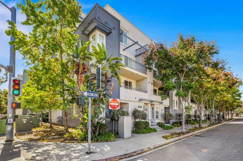 Escondido Condo: 405 W 2nd Avenue