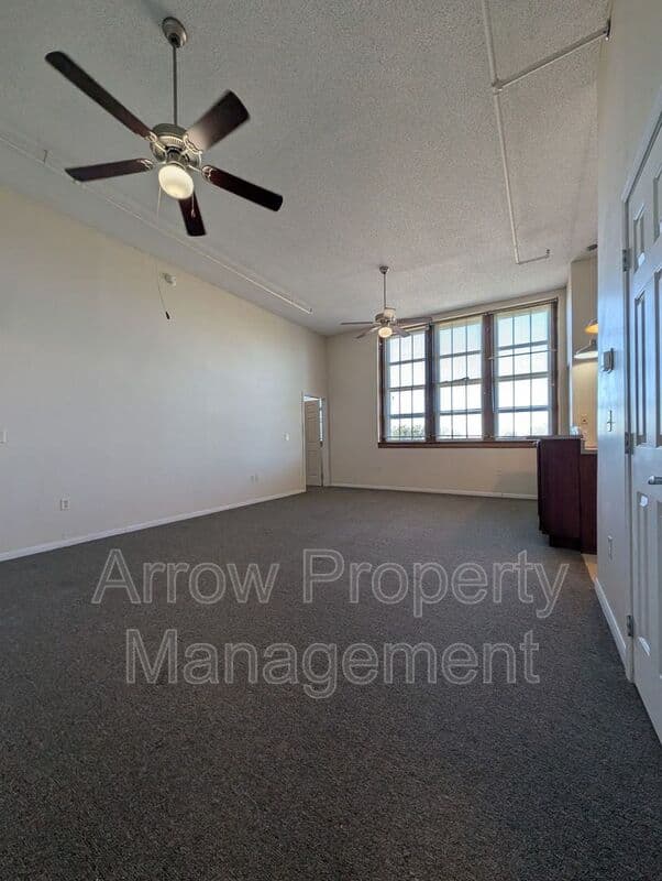 Fairbury House: 720 J Street-305