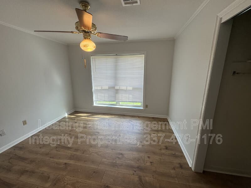 Lafayette House: 204 Debby Drive