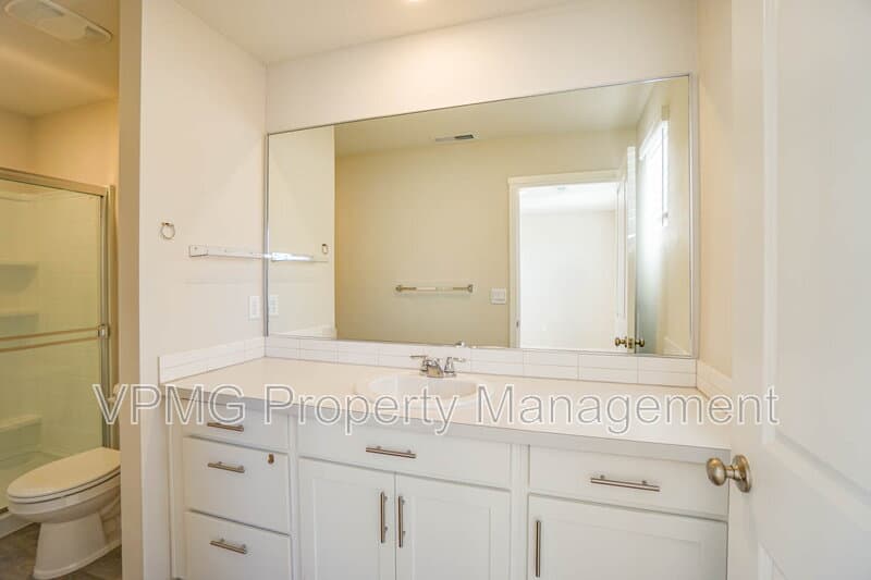 Vancouver House: 2641 Northeast 115th Plaza
