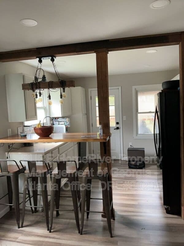 Atlanta House: 1880 Dorsey Ave