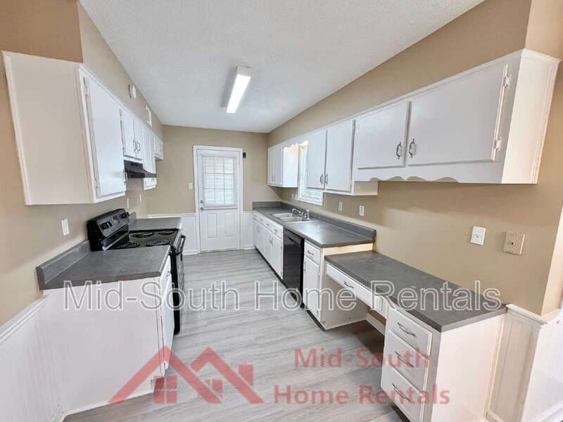 Memphis House: 5667 Crievewood Dr