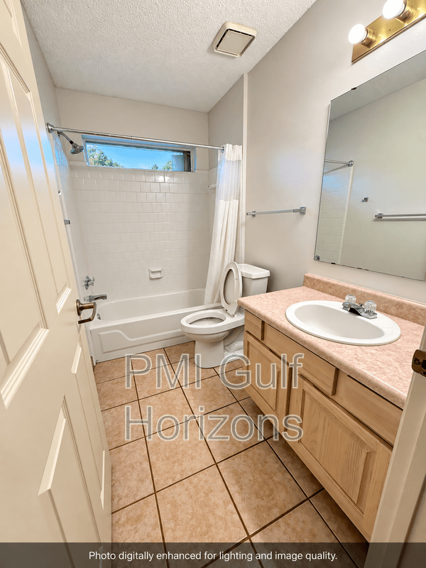 Pensacola House: 1310 Sunrunner Place